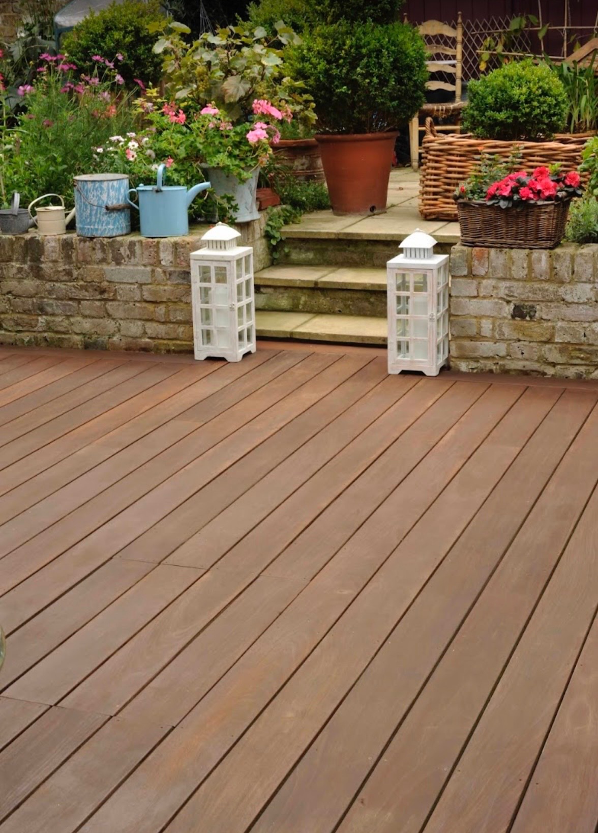 Backyard deck refinishing project - Sani Building Corp